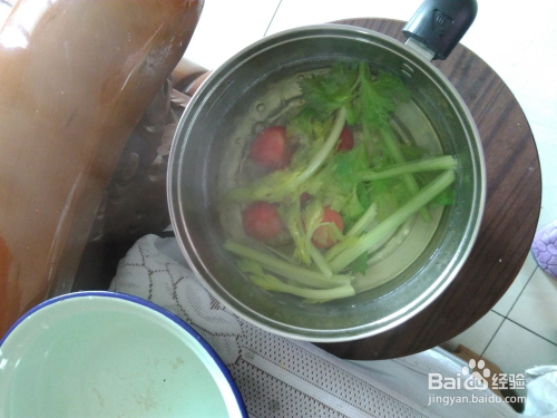 关于六个月宝宝辅食芹菜泥的探索